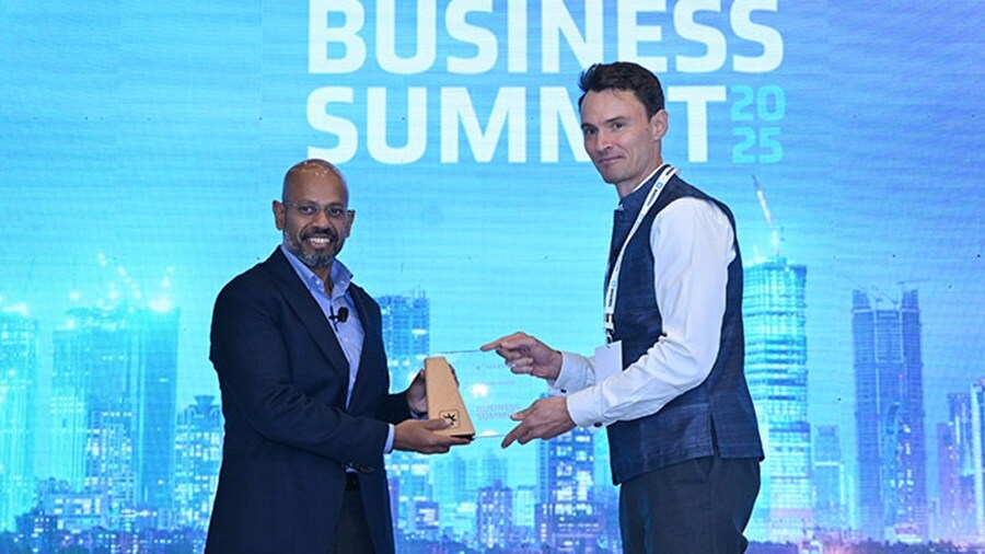 Promotional banner for Business Summit 2025, highlighting "The Best of the Best" in bold lettering.