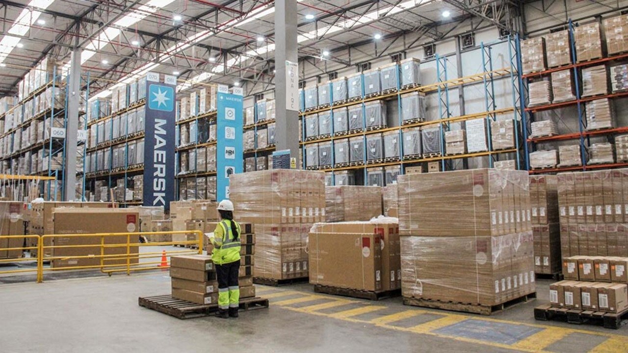 Peru images of employee at the terminal