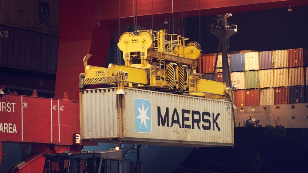 港口码头的集装箱转运操作